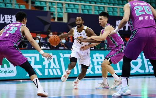 郭艾伦三节爆料了吗视频,揭秘篮球场上的那些不为人知的故事  第2张